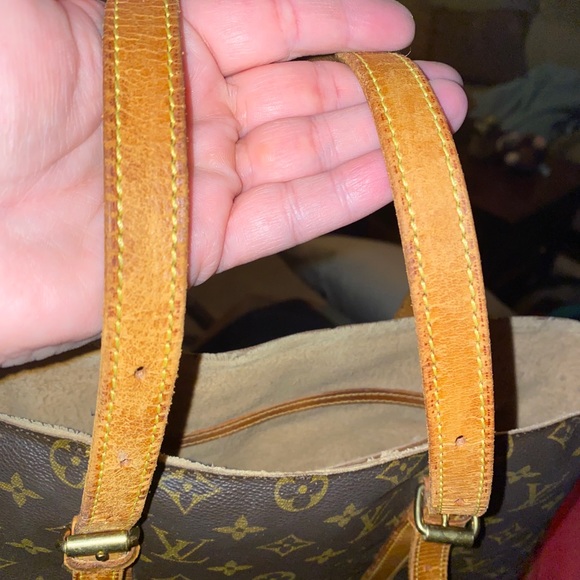 SOLD Louis Vuitton Bucket GM- Monogram - Picture 15 of 16